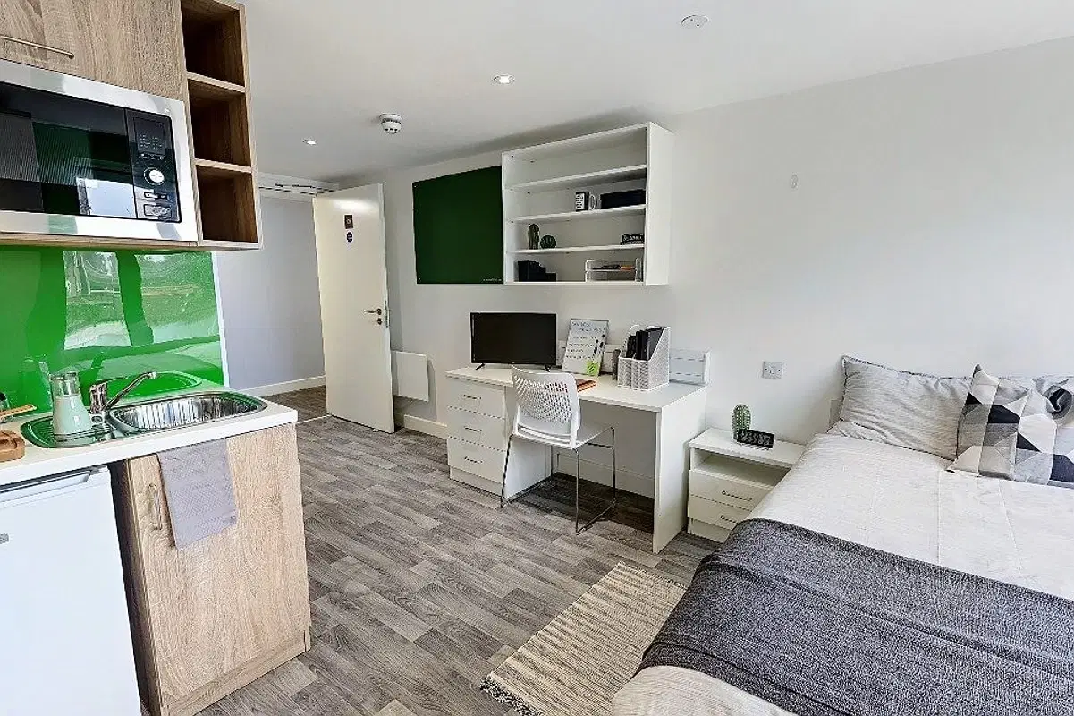 Cube Greenwich, London – Premium Plus Studio