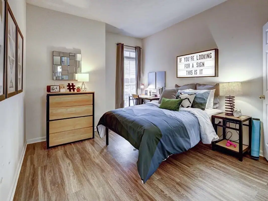 Newtown Crossing, Lexington