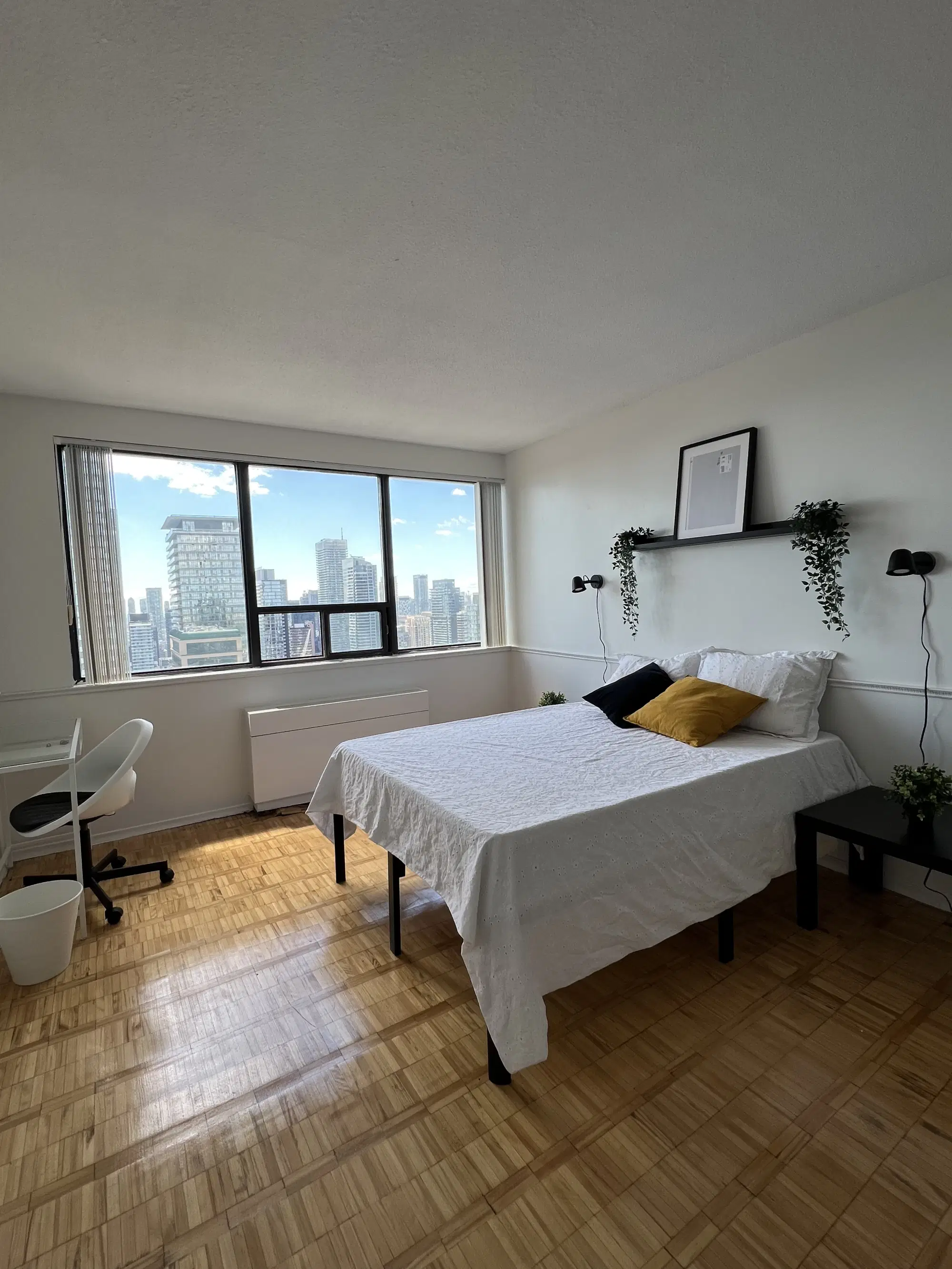 88 Bloor St E, Toronto – Bauhaus Master Room (3 Bed 2 Bath)