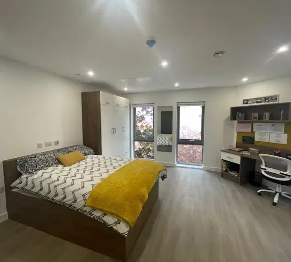 The Oaks, Warwick – Studio Gold