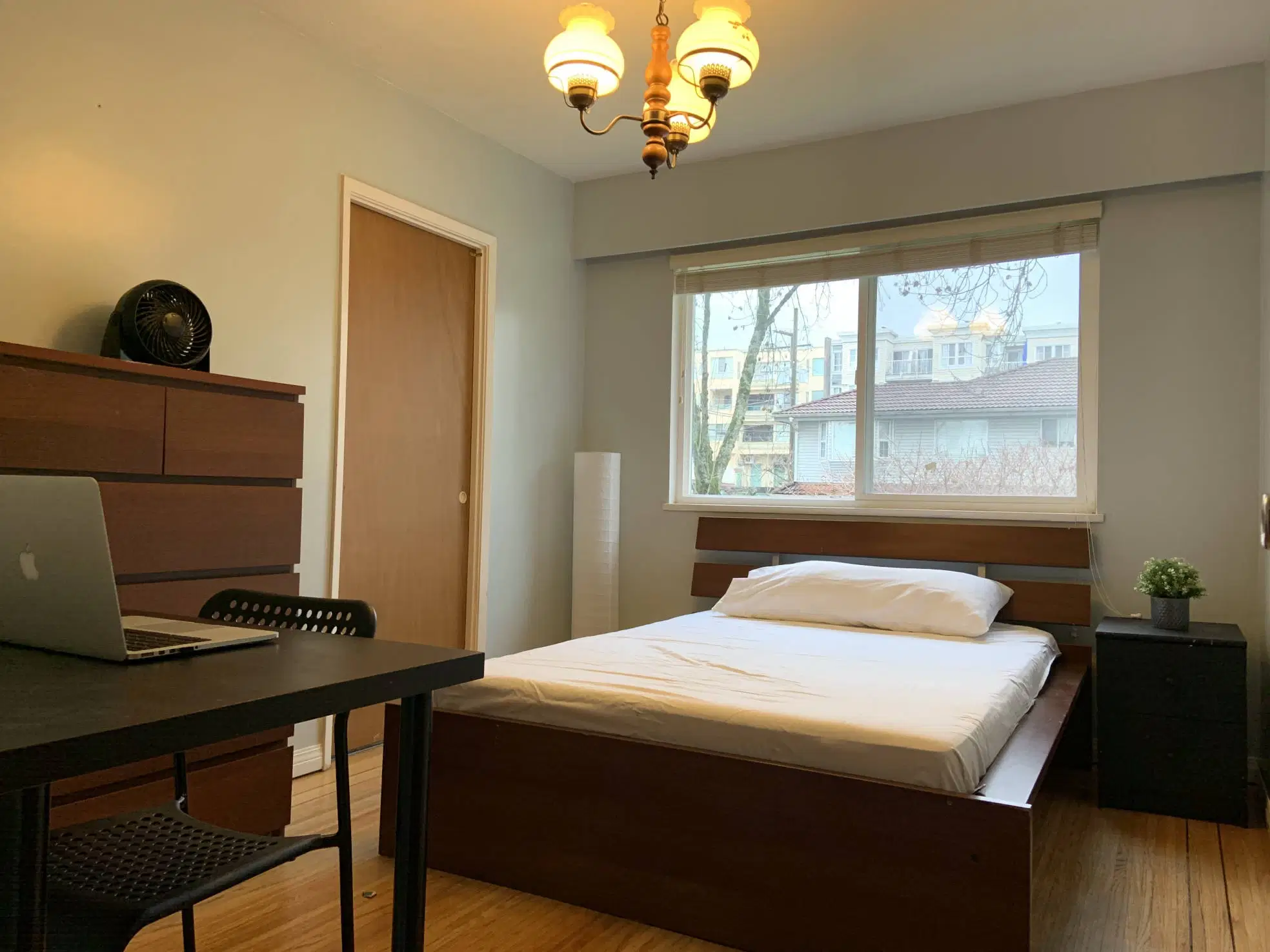 6975 Beatrice St, Vancouver – Kamloops Room (1 Bed 1 Bath)
