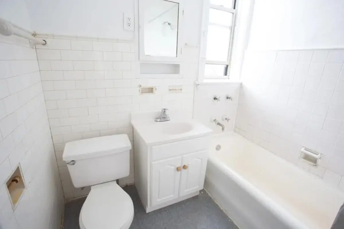 5339-5345 S. Woodlawn Avenue, Chicago – 3 Bed 1 Bath