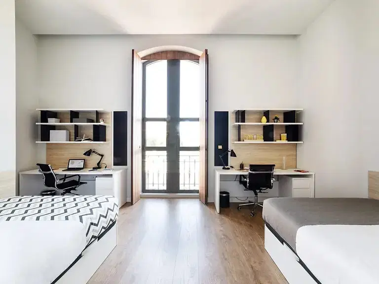 Yugo Lope De Vega, Alcala De Henares – Doble XL (26.44 sqm)