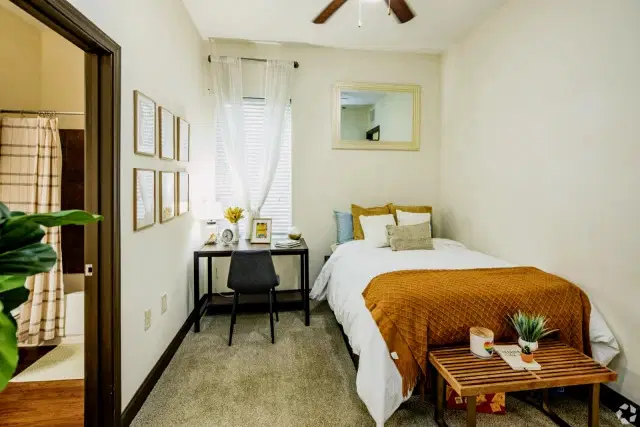 Venue At North Campus, Tampa – 5 Bed 5 Bath