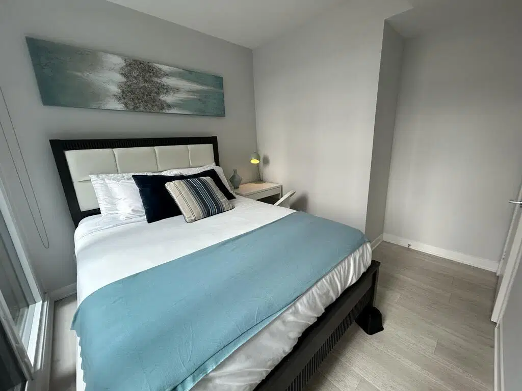 Liwinco College Street, Toronto – Deluxe Room Shared Bath