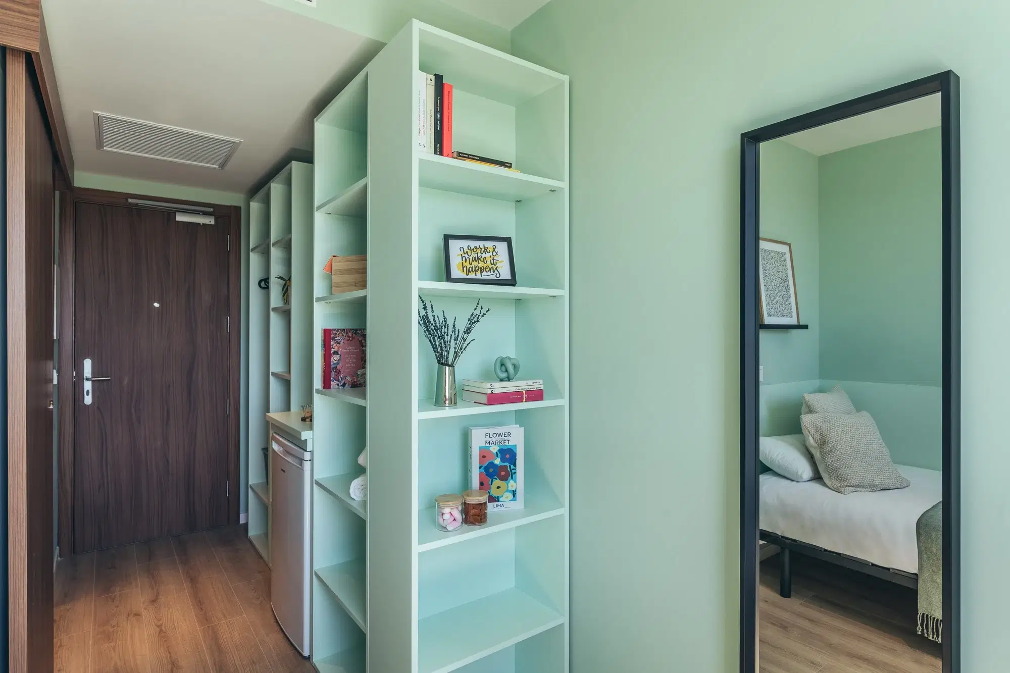 Yugo Alba Viu, Barcelona – Individual with Courtyard View