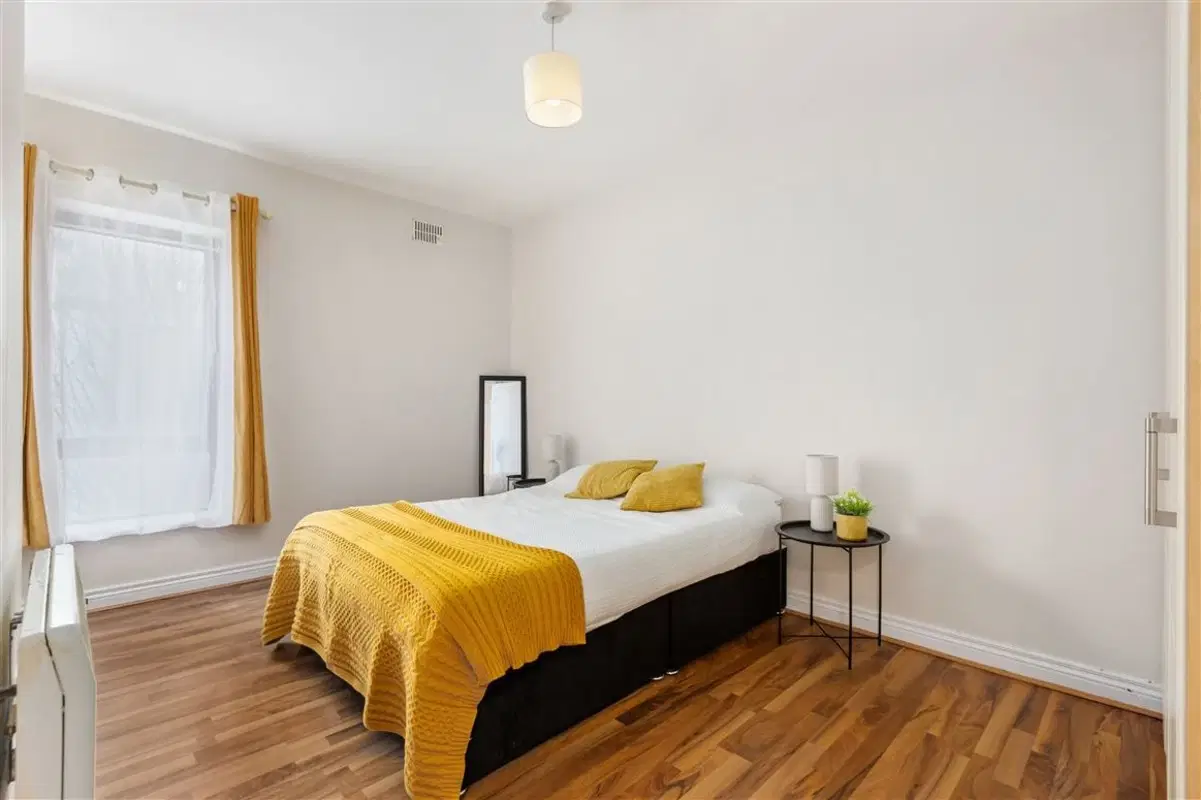 Room in a 2 Bedroom Apartment, 53 Slade Castle Ave, Saggart, Co. Dublin D24 N279 – Triple