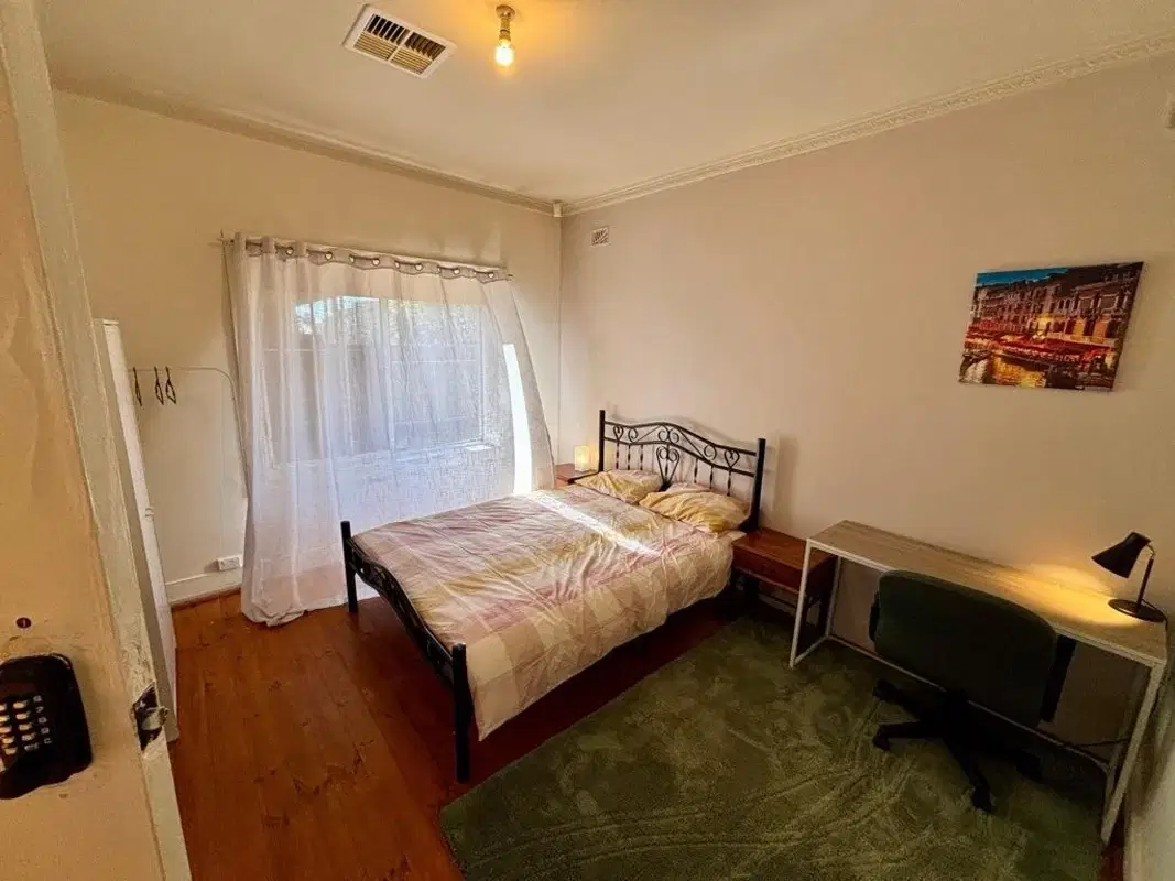 Room in a 5 Bedroom Apartment, 18A High Avenue, Clearview, Australia SA 5085 – Room 1
