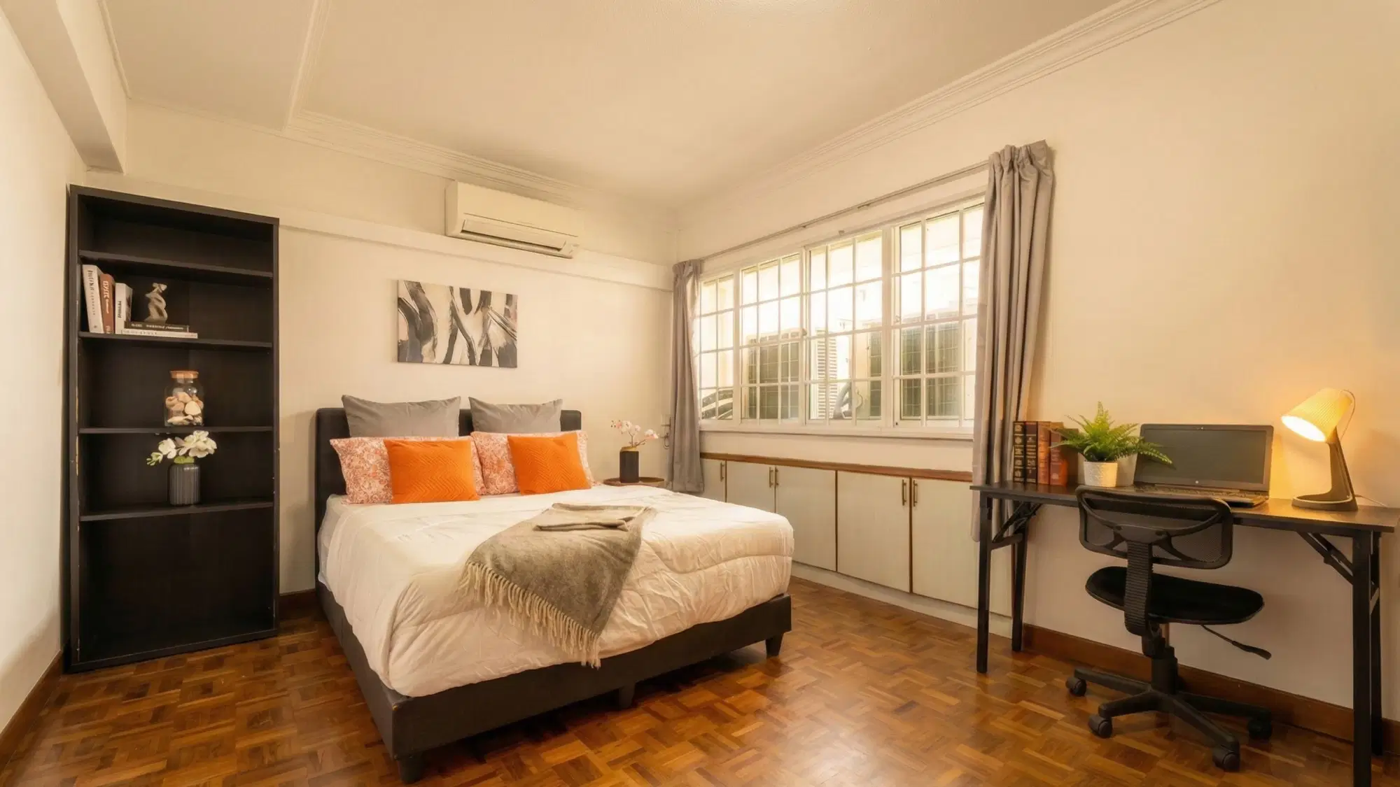Room in a 7 Bedroom Apartment, 122 Jurong E St 13, Singapore 600122 – Premium Room 2