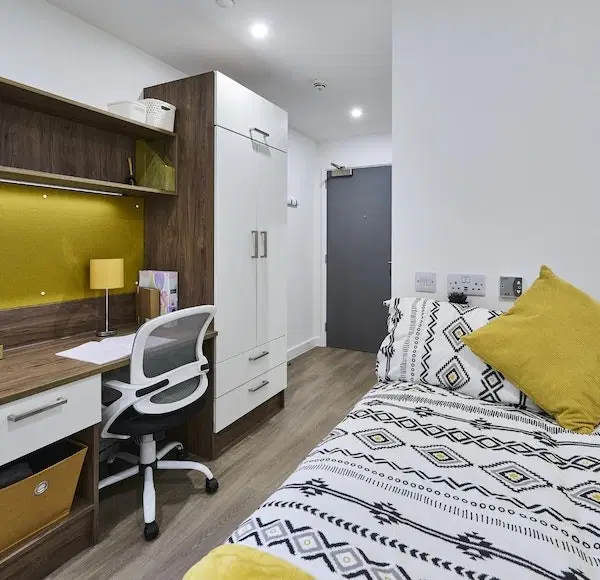 The Oaks, Warwick – Ensuite Gold