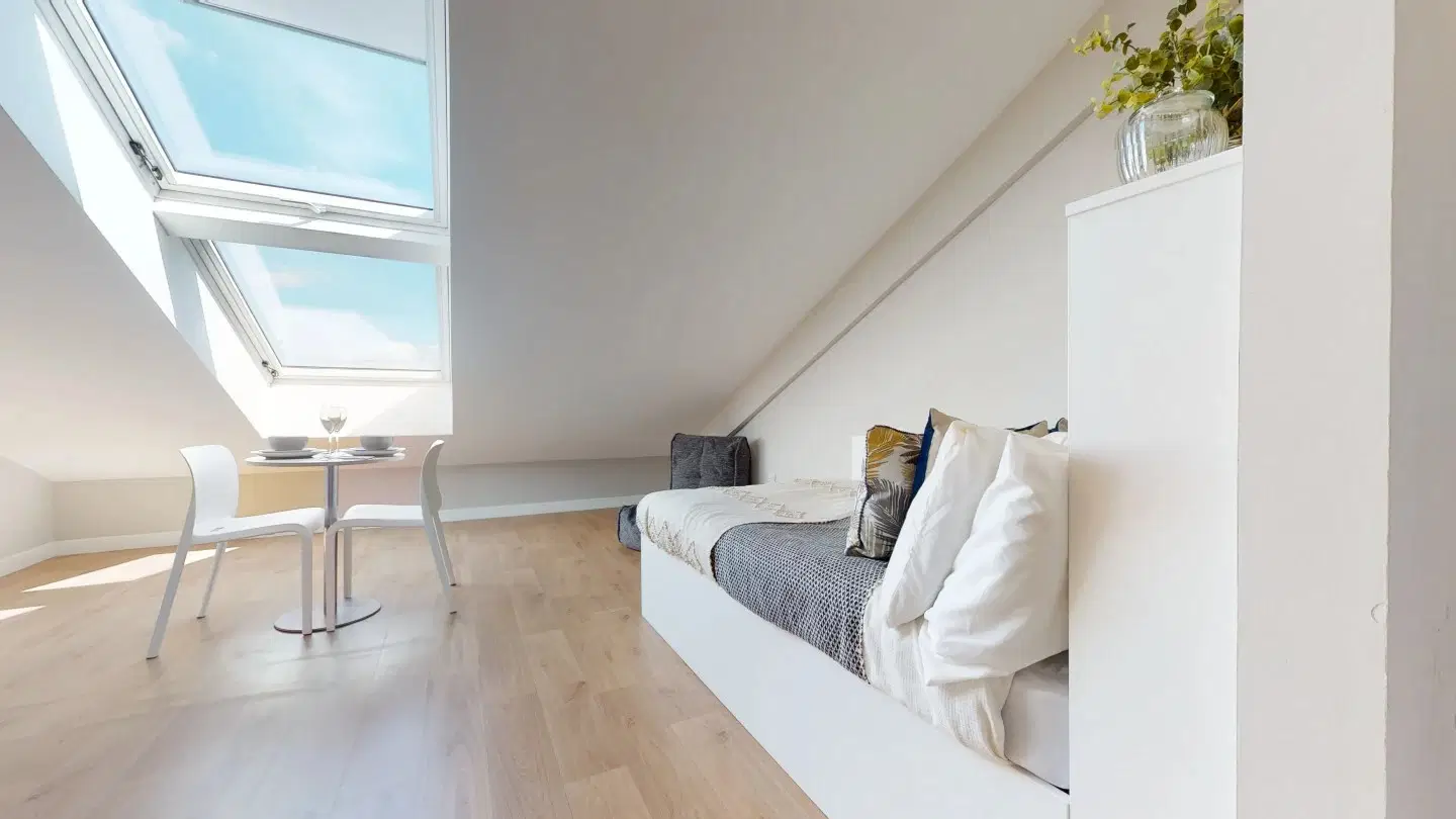 Centro House, Stirling – Penthouse Studio
