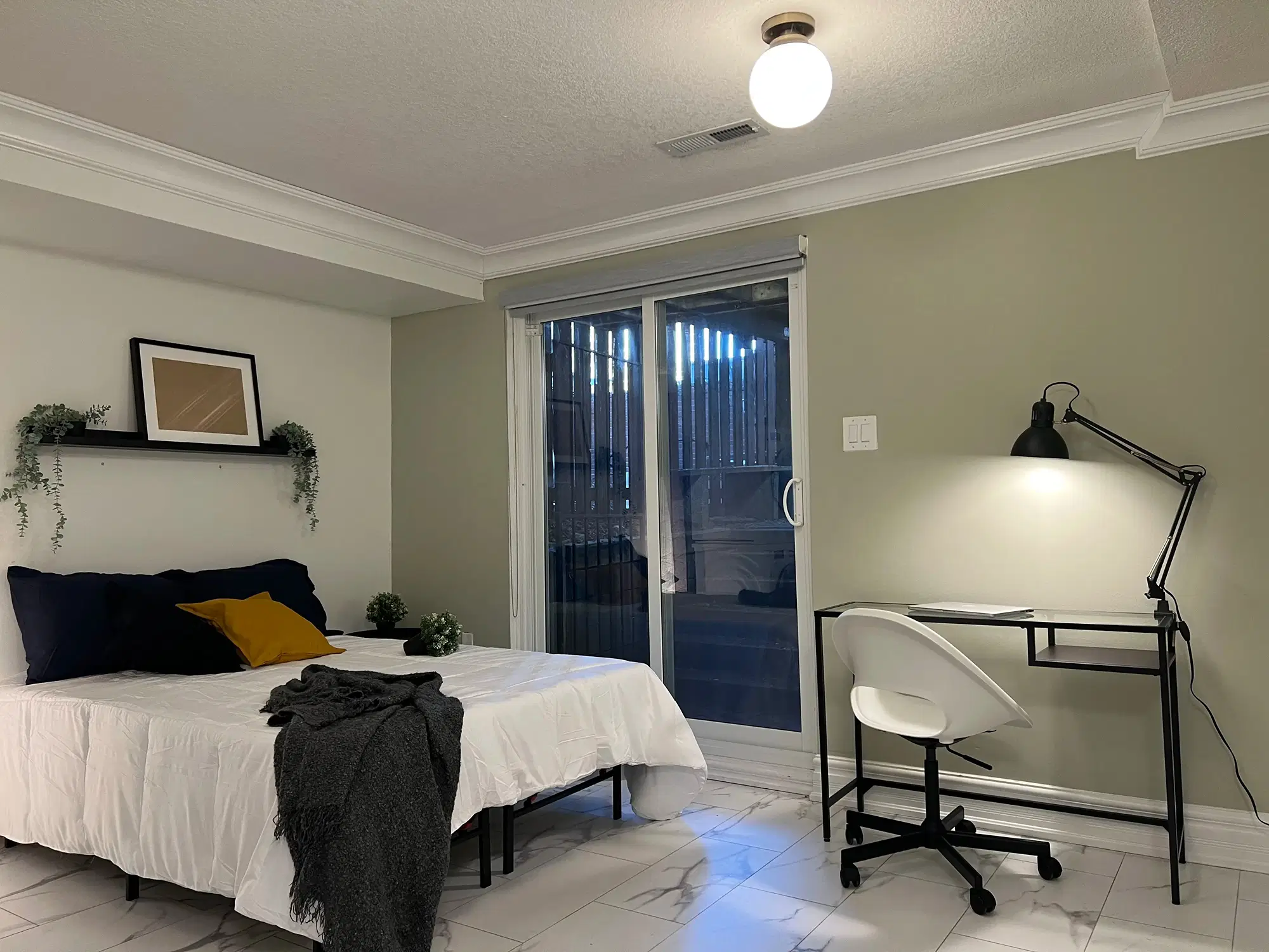 217 Mutual St, Toronto – Mutual Flex Basement Room( 1 Bed 1 Bath )