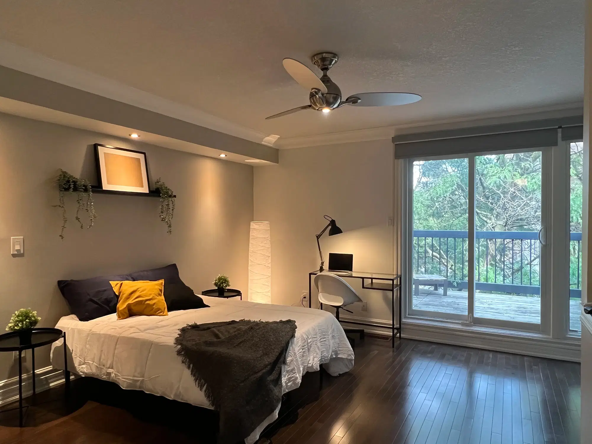 217 Mutual St, Toronto – Mutual Standard Back Room( 1 Bed 1 Bath )