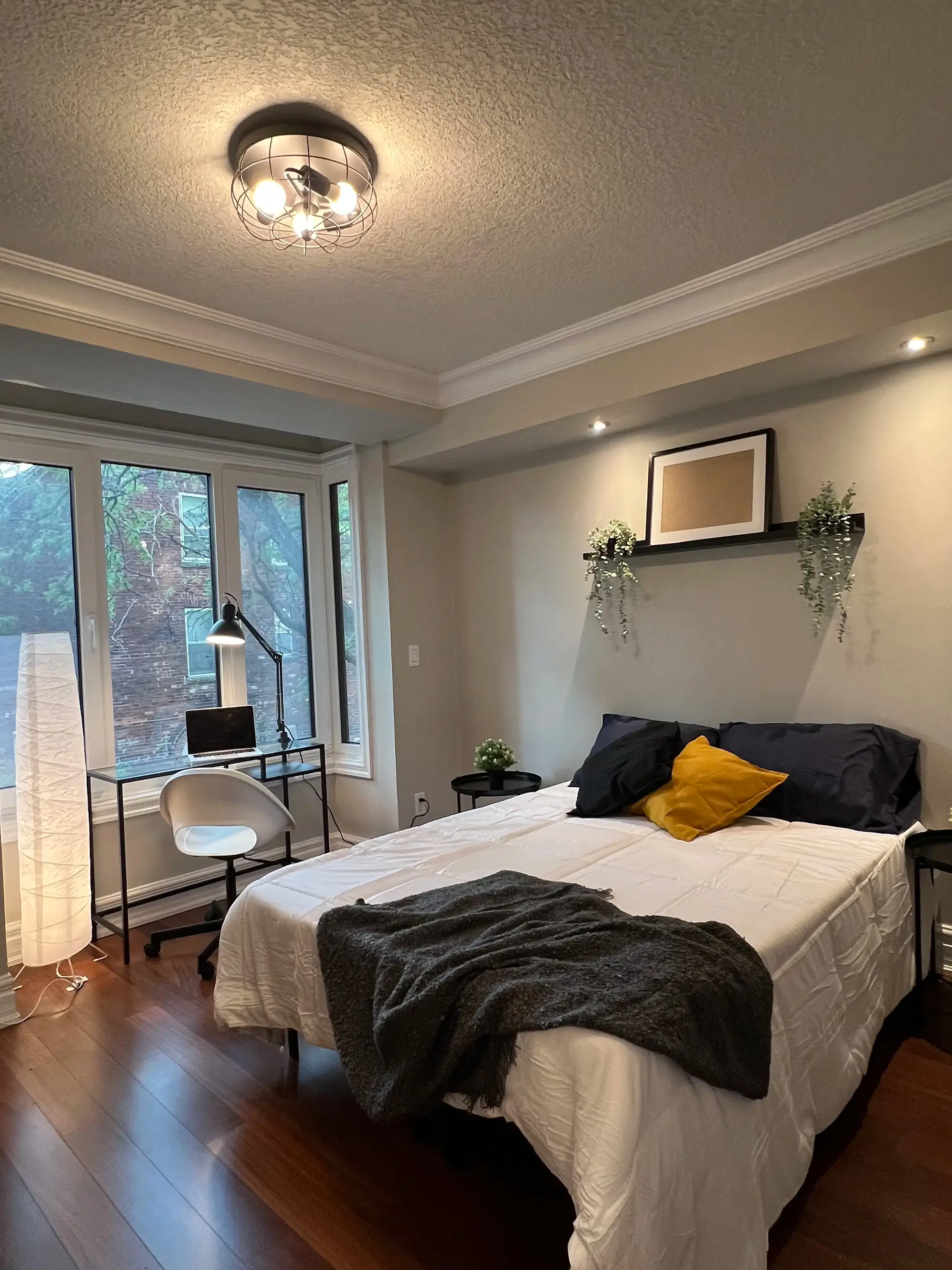 217 Mutual St, Toronto – Mutual Standard Room( 1 Bed 1 Bath )